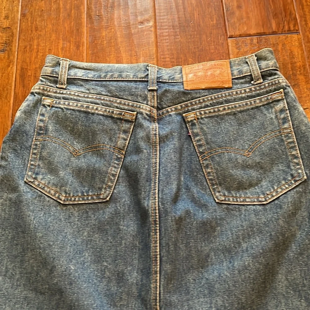 Levi’s 1990’s Denim skirt Made in USA - Picture 2 of 13
